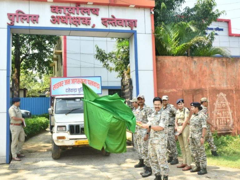 सीएम ने साइबर जागरूकता रथ को हरी झंडी दिखाकर किया रवाना