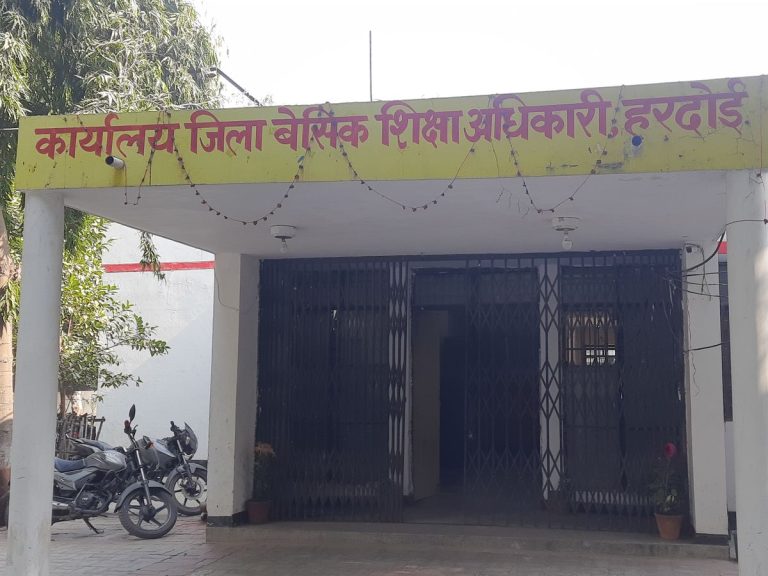 सोशल मीडिया पर प्रेम गैर प्रान्त से हरदोई आ पहुंची युवती