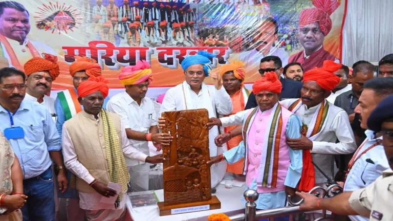 सीएम ने मुरिया दरबार में विकास कार्य के लिए की 50 लाख की घोषणा