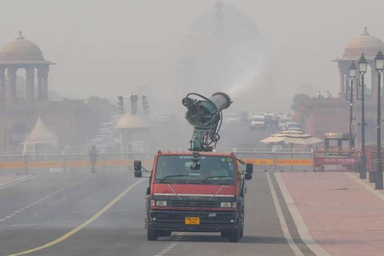 दिल्ली में हाफ लॉकडाउन? – 50 फीसदी स्टाफ करेगा वर्क फ्रॉम होम !