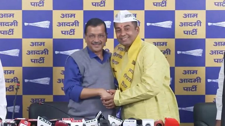 दिल्ली – कैलाश गहलोत ने दिया पार्टी से इस्तीफा तो भाजपा के पूर्व विधायक अनिल झा हुए “आप” में शामिल