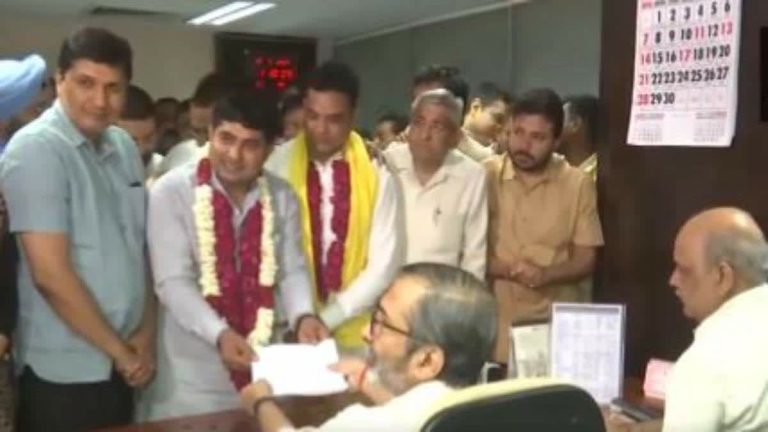 दिल्ली मेयर चुनाव – महज तीन वोटो से हारी भाजपा, जानिये! कौन हैं महेश खींची? जिन्होंने कड़े मुकाबले में रचा इतिहास