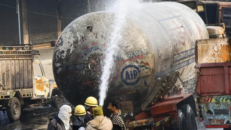 “जयपुर टैंकर हादसा: मृतकों की संख्या बढ़कर 13 हुई”