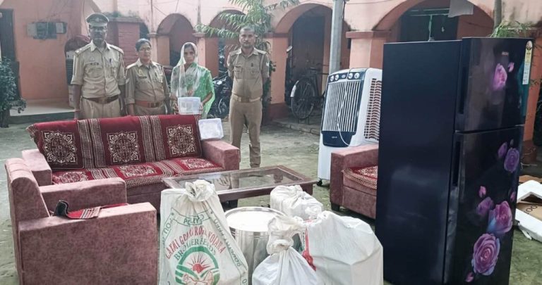 जलालपुर पुलिस ने चोरी के सामान के साथ 2 अभियुक्तों को किया गिरफ्तार