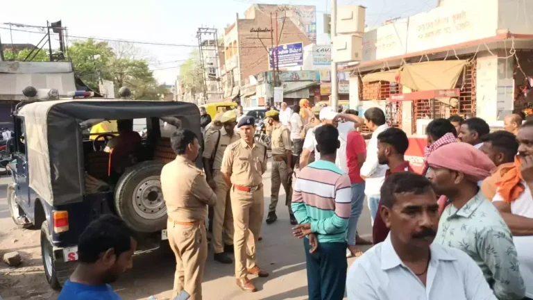 जौनपुर: व्यवसायी की सिर कुचलकर हत्या, खंडहर में खून से सनी लाश बरामद