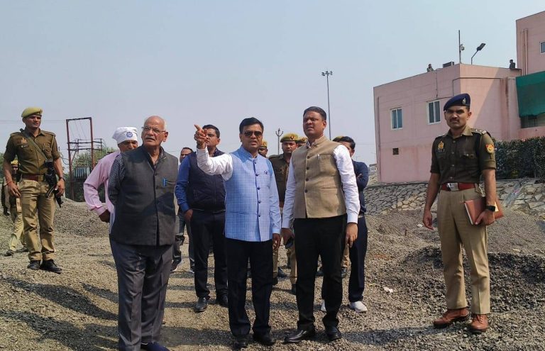 पुलिस महानिरीक्षक और डीएम ने यातायात, सुरक्षा व्यवस्था का लिया जायजा