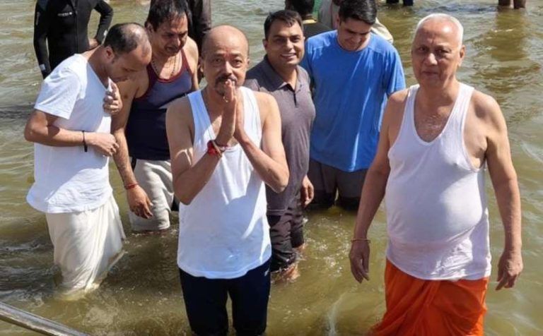 तमिलनाडु के राज्यपाल ने किया त्रिवेणी संगम में स्नान, कहा महाकुंभ भारत की एकता और अखंडता का प्रतीक है