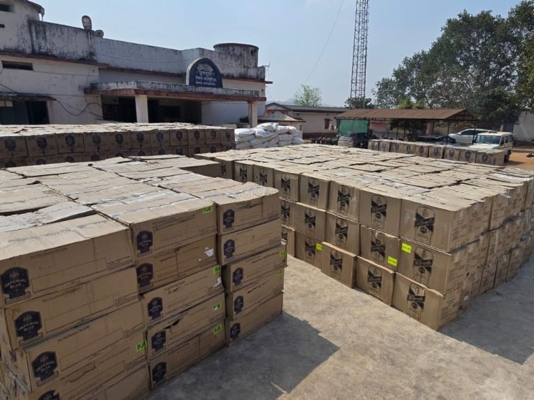 जशपुर पुलिस ने 3 करोड़ रुपये की अवैध शराब जब्त की