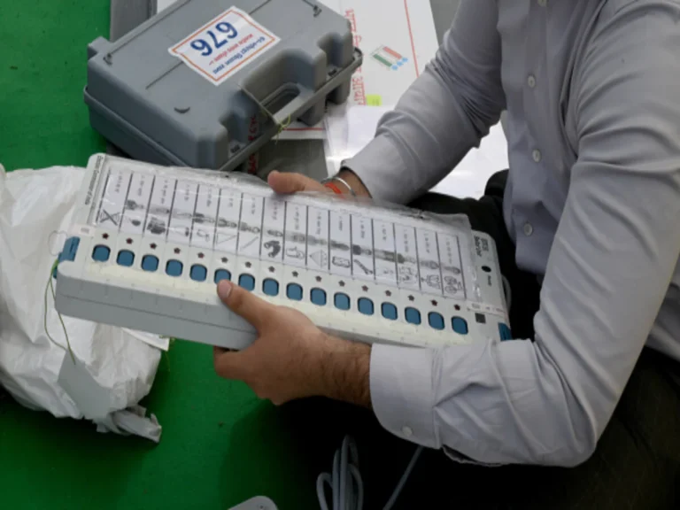 दिल्ली चुनाव में 57.86% मतदान, EVM सील
