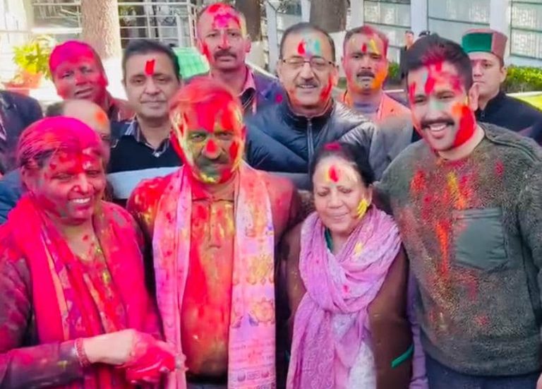 प्रदेश कांग्रेस अध्यक्ष प्रतिभा सिंह ने होली उत्सव की दी बधाई