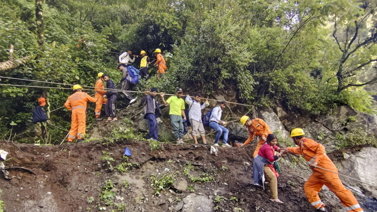 उत्तराखंड में बारिश: सोनप्रयाग के पास केदारनाथ धाम यात्रा मार्ग पर आवाजाही प्रतिबंधित