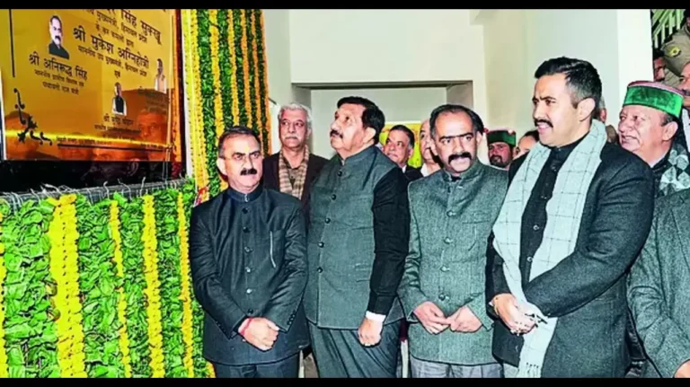 मुख्यमंत्री ने ठियोग में किया बस स्टैंड और शिलारू में फल-सब्जी मंडी का उद्घाटन