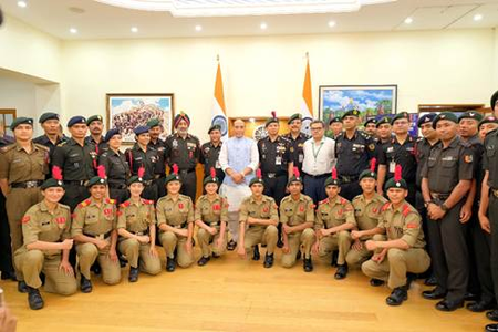 एनसीसी कैडेट्स ने किया माउंट एवरेस्ट फतह, रक्षा मंत्री राजनाथ सिंह ने दिए 10 लाख रुपए
