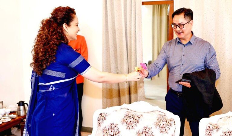 कंगना रनौत ने केंद्रीय मंत्री किरेन रिजिजू के साथ किया लोक नृत्य ‘नाटी’