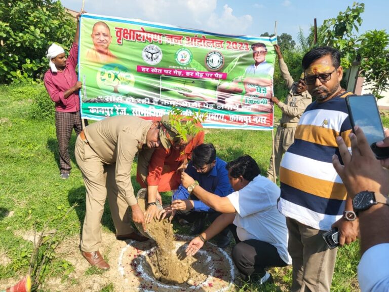 वृक्षारोपण अभियान के तहत खोला गया पौधा विक्रय केंद्र