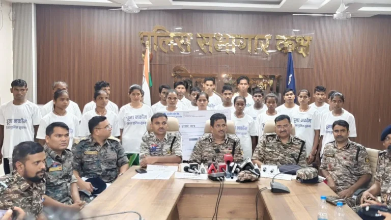 1 करोड़ 18 लाख रुपए के इनामी 23 माओवादियों ने किया आत्मसमर्पण