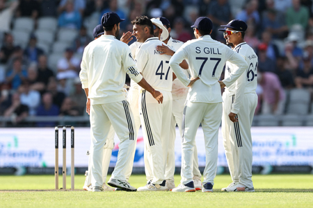 अंतिम टेस्ट मैच में इंग्लैंड ने टॉस जीतकर चुनी गेंदबाजी, भारतीय टीम में तीन बदलाव