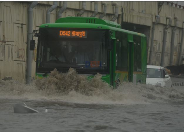 अगले 48 घंटों में दिल्ली-मुंबई सहित कई जगहों पर बारिश का पूर्वानुमान : मौसम विभाग