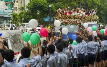 शुभांशु शुक्ला  के लिए लखनऊ रोड सो में जनसैलाब