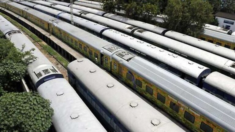 15 अगस्त को दिल्ली जंक्शन और दिल्ली शाहदरा के बीच रेल यातायात अस्थायी रूप से निलंबित