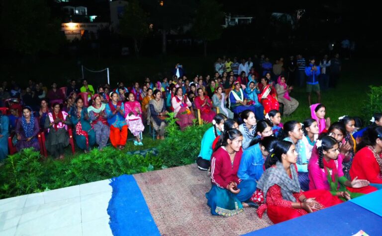 उत्तराखंड: चमोली जिले के मालसी ग्रामी सभा में “सरकार आपके द्वार” कार्यक्रम के तहत रात्रि ग्राम चौपाल