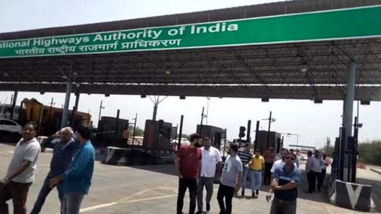 बिलासपुर के गरामोडा टोल प्लाजा पर गाड़ियों से वसूला जा रहा टैक्स