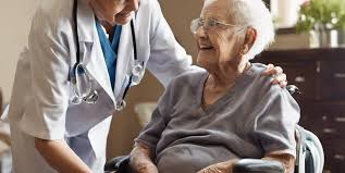 उत्तराखंड : देहरादून में कैंप का आयोजन कर वृद्धजनों का पंजीकरण किया जा रहा है