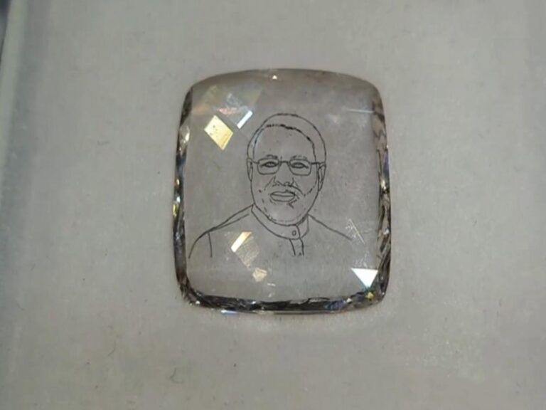 भावनगर के ज्वेलर ने बनाई पीएम मोदी की तस्वीर और ‘कमल’ के निशान वाली खास अंगूठी