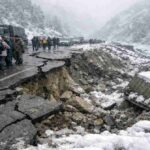 सिक्किम बर्फबारी से हालात गंभीर, 800 पर्यटक फंसे