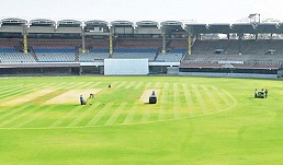 चेन्नई के MA चिदंबरम स्टेडियम में खेला जा रहा CSK और PBKS के बीच IPL मुकाबला, जिसमें खिलाड़ी एक्शन में नजर आ रहे हैं।